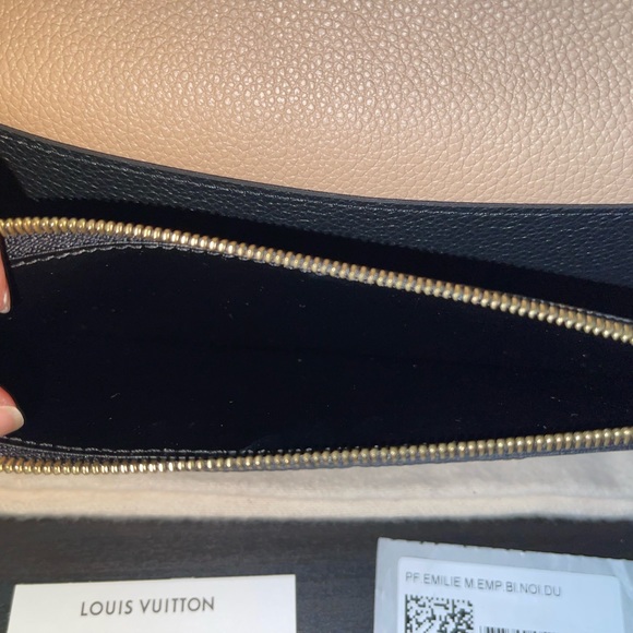 Emilie Wallet - Monogram Empreinte Leather
Black - Picture 11 of 15